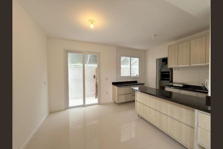 5_photo/95273b3ce9.3dea3cab82053bf3-ATLAS-4ba288a9-5569-4ea2-a7e7-4bde4fc9867f.jpg de casa à venda com 3 quartos, 161m² em Moenda, Florianópolis