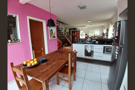 7_photo/95273b3ceb.7b14635dc7f45449-ATLAS-5aed7684-6872-427e-984c-93454bc65b0a.jpg de casa à venda com 3 quartos, 140m² em Moenda, Florianópolis