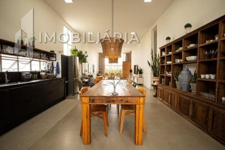 8_photo/95273b3d3d.0435190f6de6ffa1-ATLAS-80a1cc32-ea2a-45b3-96e9-a2d1fa15bf59.jpg de casa à venda com 3 quartos, 224m² em Campeche, Florianópolis