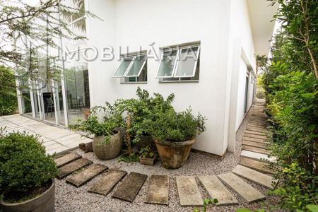 24_photo/95273b3d3d.0435190f6de6ffa1-ATLAS-e41c29a2-fd4a-448a-b736-ac10032f4252.jpg de casa à venda com 3 quartos, 224m² em Campeche, Florianópolis