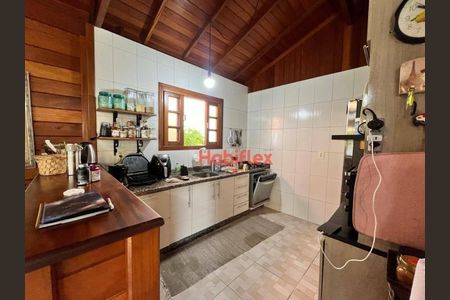 3_photo/95273b44b3.afd72e55bd2e2030-ATLAS-3decb307-df75-4df5-a16d-519f4964f652.jpg de casa à venda com 4 quartos, 280m² em Campeche Leste, Florianópolis