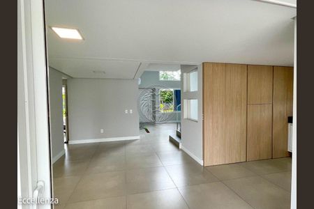 20_photo/95273b4755.839969ee5409c28f-ATLAS-4d2bf28d-67d5-43aa-b55e-3f9edbe8a008.jpg de casa para alugar com 4 quartos, 250m² em Campeche, Florianópolis