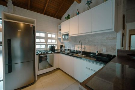 6_photo/95273b4e57.7a37549eceeba21f-ATLAS-9d9b2ed7-44b8-460f-b204-9b0c50fc6794.jpg de casa à venda com 5 quartos, 280m² em Campeche, Florianópolis