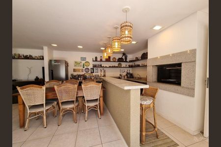 12_photo/95273b5a8f.bb2cfda027800a9a-ATLAS-b656bbad-9b05-43b1-beed-8effbaf356fe.jpg de casa à venda com 4 quartos, 392m² em Campeche Leste, Florianópolis