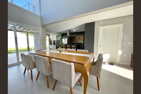 5_photo/95273b6d5f.effc73c8c58abb54-ATLAS-bfacaecb-e98f-4ec3-b34c-97a345998405.jpg de casa à venda com 4 quartos, 378m² em Campeche Central, Florianópolis