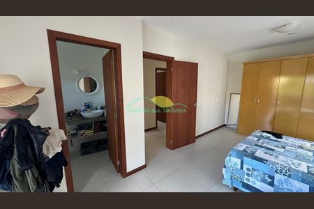 23_photo/95273b6fc5.1e9d1ba85beb8478-ATLAS-e36e6453-a89f-4b41-9242-4139986bbc3b.jpg de casa à venda com 4 quartos, 160m² em Campeche, Florianópolis