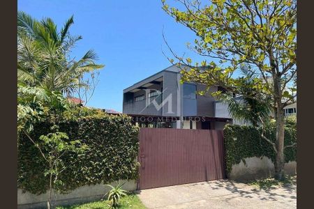 6_photo/95273b72b5.92c6913921281e8d-ATLAS-433d8bc1-8a12-46f1-8677-ded68155bcb8.jpg de casa à venda com 5 quartos, 225m² em Campeche Central, Florianópolis