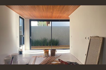 4_photo/95273b7883.fd4e69175d3a2864-ATLAS-373a4854-0276-4e77-aaa4-0bb986038f74.jpg de casa à venda com 3 quartos, 281m² em Rio Tavares, Florianópolis