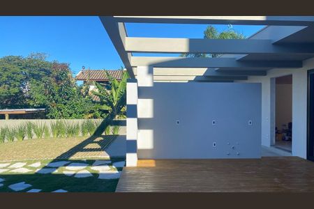 8_photo/95273b7883.fd4e69175d3a2864-ATLAS-51cece06-9b08-4fd0-8d9f-afd2a0cfef73.jpg de casa à venda com 3 quartos, 281m² em Rio Tavares, Florianópolis