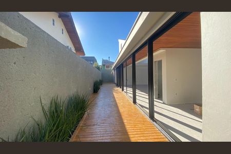 13_photo/95273b7883.fd4e69175d3a2864-ATLAS-ac295305-e4c7-4649-a0d8-8ee5dfa5ca1f.jpg de casa à venda com 3 quartos, 281m² em Rio Tavares, Florianópolis