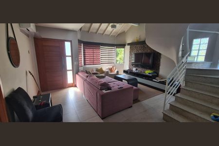 3_photo/95273b78bf.94e84ceda0006bd6-ATLAS-5f32b1ac-a616-4fb0-92d7-9d7cd5939f53.jpg de casa à venda com 4 quartos, 246m² em Rio Tavares, Florianópolis