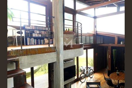 7_photo/95273b78c1.84e26749ec0ff23f-ATLAS-55cc3397-8588-4add-a4ea-cfb1db88cda7.jpg de casa de condomínio à venda com 3 quartos, 205m² em Rio Tavares, Florianópolis