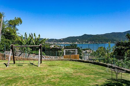 12_photo/95273b79fd.9fde2b1beaf38236-ATLAS-53d64a43-ce72-4ebb-a32a-865959cb06e4.jpg de casa à venda com 4 quartos, 395m² em Rio Tavares Central, Florianópolis