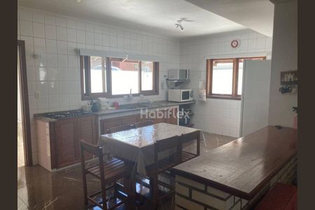 37_photo/95273b7a5f.b88c9f23dde11cca-ATLAS-e33fe7d9-9704-4647-a22e-e4aa5a20e6bf.jpg de casa à venda com 4 quartos, 360m² em Campeche, Florianópolis