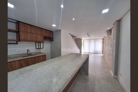 11_photo/95273b7bc9.b7afec13c8c84584-ATLAS-b2cd3a44-9a58-4432-b3b2-c2ce20244c47.jpg de casa à venda com 2 quartos, 116m² em Campeche, Florianópolis