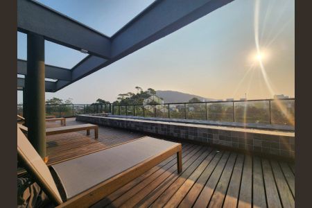 3_photo/95273b7e11.bd34a21013328da7-ATLAS-0daedea1-0138-466e-88c8-da7fc98794e1.jpg de apartamento à venda com 1 quarto, 42m² em Lagoa Pequena, Florianópolis