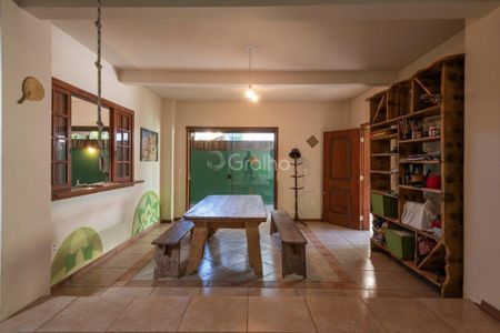 2_photo/95273b80c3.fc5987373cdbaa4f-ATLAS-2accaa40-a21f-4a9c-a9f7-a0d48dc23b1d.jpg de casa à venda com 6 quartos, 320m² em Rio Tavares, Florianópolis