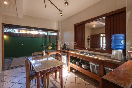 7_photo/95273b80c3.fc5987373cdbaa4f-ATLAS-d25a3916-fb79-407b-be26-ac85c186d0d9.jpg de casa à venda com 6 quartos, 320m² em Rio Tavares, Florianópolis