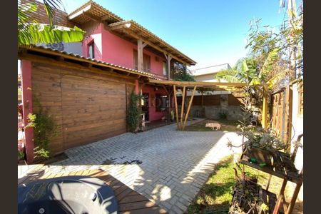 4_photo/95273b8233.adbb37f92a381176-ATLAS-5dc3649a-bee2-43d5-8cb4-be4fb7e804c9.jpg de casa à venda com 2 quartos, 250m² em Rio Tavares, Florianópolis