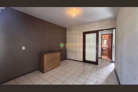 3_photo/95273b83a5.07f29284d16cc936-ATLAS-2ebee28f-eba3-4bea-824e-d0d7feee3835.jpg de casa à venda com 2 quartos, 91m² em Rio Tavares, Florianópolis