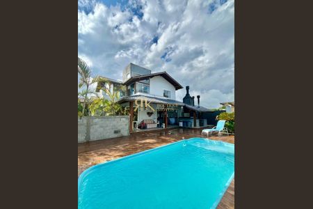 8_photo/95273b871f.90bd9ce7e18c11b8-ATLAS-b0d65c30-ef75-432b-b14e-e7e86da9d385.jpg de casa à venda com 4 quartos, 230m² em Rio Tavares Central, Florianópolis