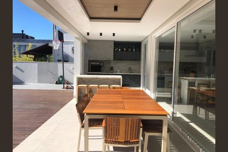 3_photo/95273b9a53.9e4f91c9df70c08c-ATLAS-1a6466e5-a7e7-4a03-a525-bb42b0c43d64.jpg de casa à venda com 3 quartos, 375m² em Rio Tavares, Florianópolis