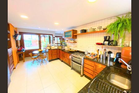 6_photo/95273bff67.c27bb358fc36071b-ATLAS-c2ff7faf-f4e5-4d8e-8e97-a9ef27e4164f.jpg de casa à venda com 3 quartos, 265m² em Canto da Lagoa, Florianópolis