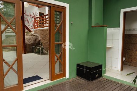 3_photo/95273c0b35.84e26749ec0ff23f-ATLAS-0977cfdc-bd0d-4996-be5a-84f9fbfbbd3e.jpg de casa à venda com 5 quartos, 1100m² em Rio Tavares, Florianópolis