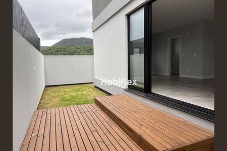 8_photo/95273c0c3f.254a5b6d26af004e-ATLAS-c49d4e71-2dc4-4ed4-a74c-c23a34069d82.jpg de casa à venda com 4 quartos, 200m² em Rio Tavares, Florianópolis