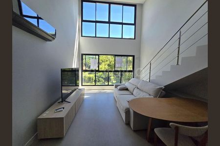 2_photo/95273c1e01.08f0c2f67b60977e-ATLAS-316b9ef5-ba3c-433a-8354-5b42e3757763.jpg de apartamento à venda com 1 quarto, 53m² em Lagoa da Conceição, Florianópolis