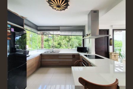 4_photo/95273c2a8d.4bd2615f33144f40-ATLAS-2271fdc0-900b-4e0b-a1ac-84dcdfe4a57b.jpg de casa à venda com 4 quartos, 260m² em Lagoa da Conceição, Florianópolis