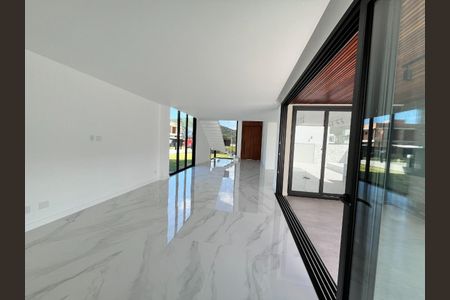 3_photo/95273c793b.d064f87ba2f4a60c-ATLAS-be11dca7-4da2-4d22-90ff-b34ea2d5b54d.jpg de casa à venda com 3 quartos, 311m² em Lagoa Pequena, Florianópolis