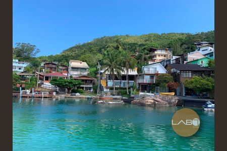 5_photo/95273e4689.d7b7135cffaafe0a-ATLAS-c2b24a2c-8b6a-40e0-b23c-eecd2c36f365.jpg de casa à venda com 5 quartos, 230m² em Barra da Lagoa, Florianópolis