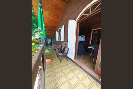20_photo/95273e50c5.15f4a19d538e62fb-ATLAS-9cb9210d-84d3-492f-a552-c7dfcdda8a26.jpg de casa à venda com 5 quartos, 140m² em Barra da Lagoa, Florianópolis