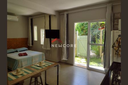 3_photo/95273e5df9.07fb07773285f6be-ATLAS-93e3d94d-43cc-4406-b6a3-9181ab7bd3a6.jpg de casa à venda com 3 quartos, 72m² em Barra da Lagoa, Florianópolis