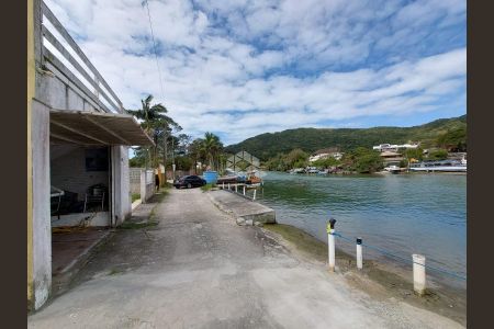 3_photo/95273e5ea9.cb4a3f4e1d4d223a-ATLAS-8dcfe4fa-3bb0-468d-a159-00b44ca1a272.jpg de casa à venda com 4 quartos, 360m² em Barra da Lagoa, Florianópolis