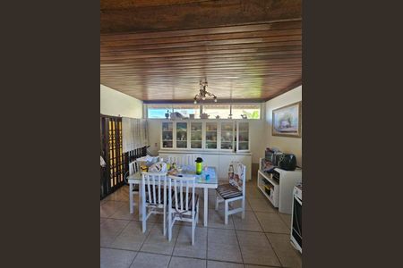 11_photo/95273e5ec9.bdf1def5ceb5107f-ATLAS-7f780e90-5521-457a-9e7b-3d50763f3048.jpg de casa à venda com 4 quartos, 250m² em Barra da Lagoa, Florianópolis