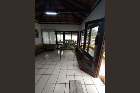 4_photo/95273e6089.ceff8192393c33de-ATLAS-063783c8-ea80-460b-8aca-3ca9621b93ca.jpg de casa à venda com 6 quartos, 196m² em Barra da Lagoa, Florianópolis