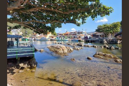 10_photo/95273e6089.ceff8192393c33de-ATLAS-8a9c0e2f-c5c4-49a5-bbb3-7efef4f943e3.jpg de casa à venda com 6 quartos, 196m² em Barra da Lagoa, Florianópolis