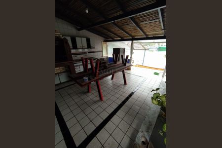 5_photo/95273e6089.ceff8192393c33de-ATLAS-d85e4239-bd91-4e85-a647-2789e85ec6d2.jpg de casa à venda com 6 quartos, 196m² em Barra da Lagoa, Florianópolis