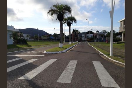 10_photo/95273e6177.f861ecc718bdcbd7-ATLAS-a4f96ade-cf75-443c-a62c-c475b6d6f1ca.jpg de casa à venda com 3 quartos, 360m² em Barra da Lagoa, Florianópolis