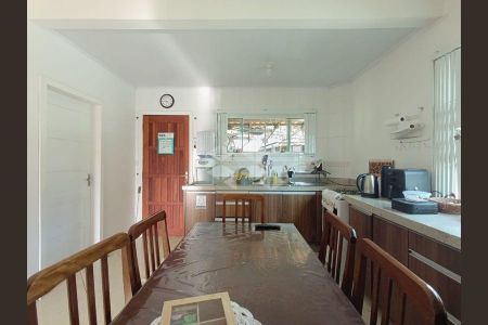 2_photo/95273e617b.9c5a8d74db8d7fa8-ATLAS-02cfe041-b7d5-4b7f-9ad3-0fabd825070f.jpg de casa para alugar com 4 quartos, 180m² em Barra da Lagoa, Florianópolis