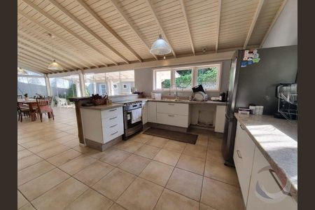 11_photo/95273e6329.d13fcaddc3001739-ATLAS-a9134afd-ff8f-4c6a-b764-2977f24c19d1.jpg de casa à venda com 4 quartos, 350m² em Barra da Lagoa, Florianópolis