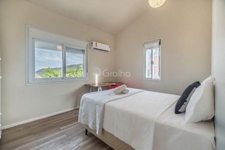 37_photo/95273e63d1.07ea2474e20ead1e-ATLAS-16a6f9db-595e-4b99-b304-889beccd47d7.jpg de casa à venda com 3 quartos, 137m² em Barra da Lagoa, Florianópolis