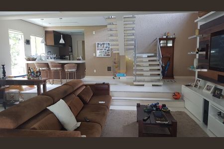 3_photo/95273e7d4f.80fb811e5b7edecb-ATLAS-ef933b26-76bb-444a-8b92-a37241cf82a3.jpg de casa à venda com 4 quartos, 350m² em Praia Mole, Florianópolis