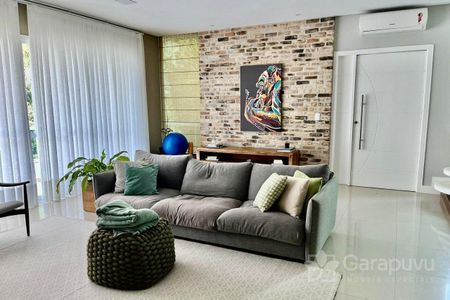 10_photo/95273e7e4b.364cdb59f22b30dd-ATLAS-55390f63-e8d7-4918-9f96-c329e77cdff9.jpg de casa à venda com 4 quartos, 410m² em Praia Mole, Florianópolis