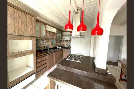 3_photo/95273e9d37.6fe88814f58c8792-ATLAS-e62812bd-fce9-45e8-80e3-e6016e6c3bb4.jpg de casa para alugar com 5 quartos, 200m² em Lagoa da Conceição, Florianópolis