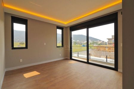 4_photo/95273eb121.dda3a78fb47de289-ATLAS-1477eb74-1dcc-4d60-abc4-7da4e1e976ed.jpg de casa à venda com 3 quartos, 237m² em Lagoa da Conceição, Florianópolis