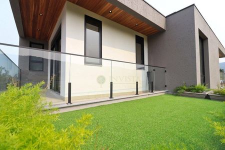 2_photo/95273eb121.dda3a78fb47de289-ATLAS-ea4e17e9-e89f-4881-a0aa-4590b4a379bc.jpg de casa à venda com 3 quartos, 237m² em Lagoa da Conceição, Florianópolis