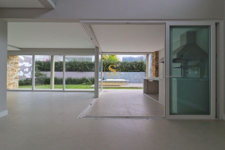 8_photo/95273eb12d.08798e92c4495a9b-ATLAS-382b062b-858c-4c7d-b013-8e2b908cec2f.jpg de casa à venda com 4 quartos, 365m² em Lagoa da Conceição, Florianópolis